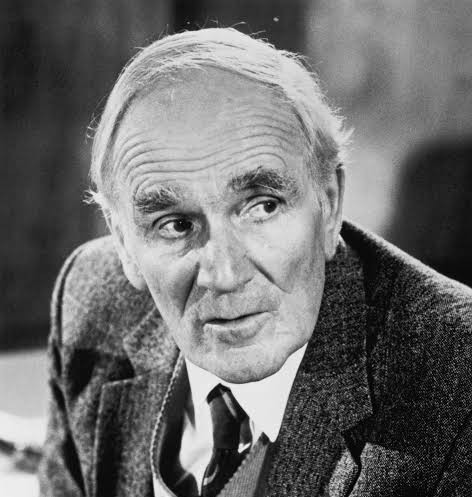 Desmond Llewelyn